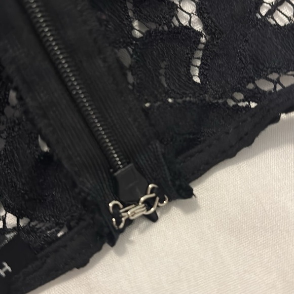 Haute Monde Black crochet Lace Overlay peplum Top SZ Large whimsigoth night out - Picture 10 of 11